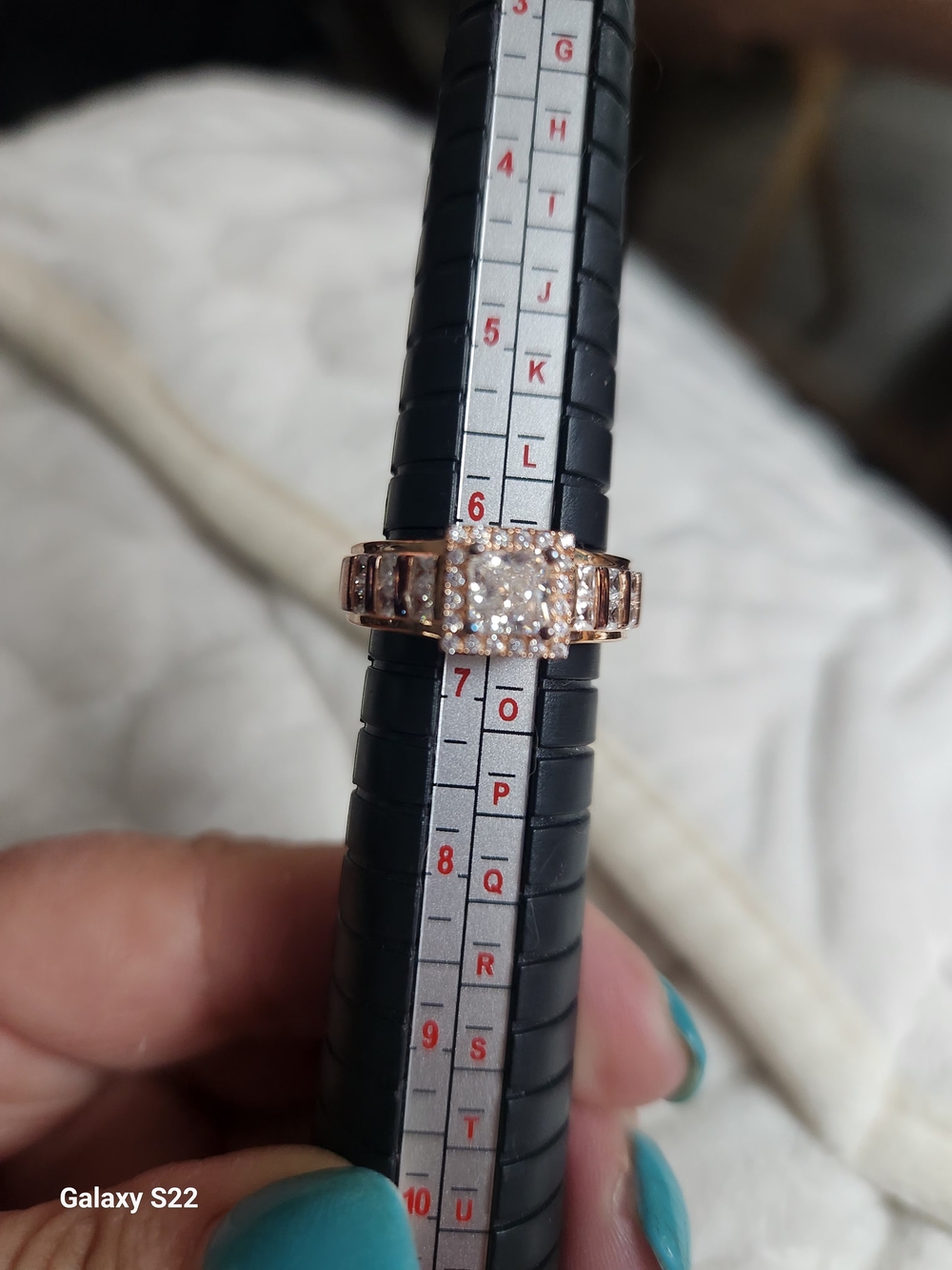 Rose Gold Cubic Zirconia Cluster Band - Women's Ring